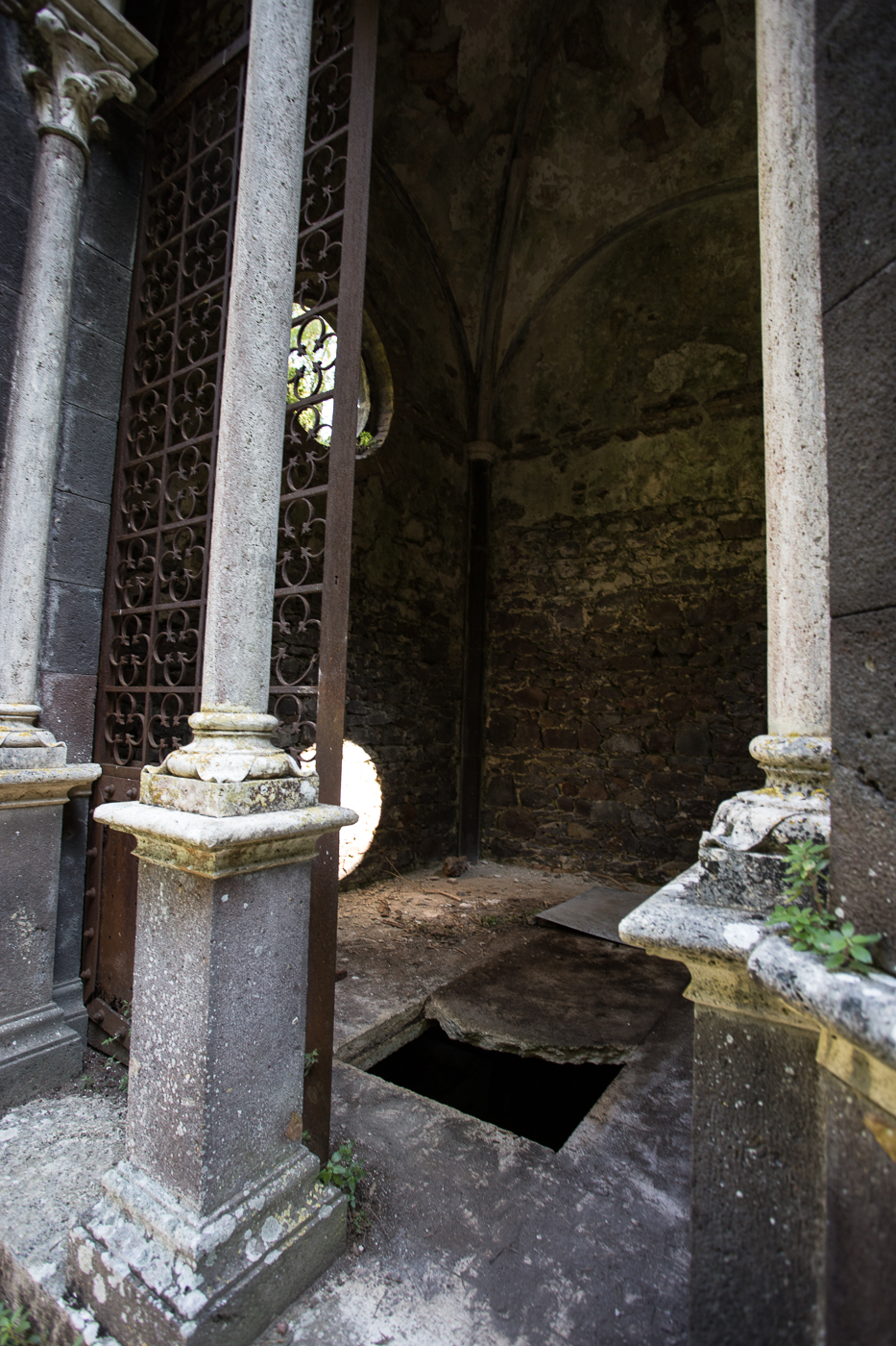 the open tomb in mausoleum