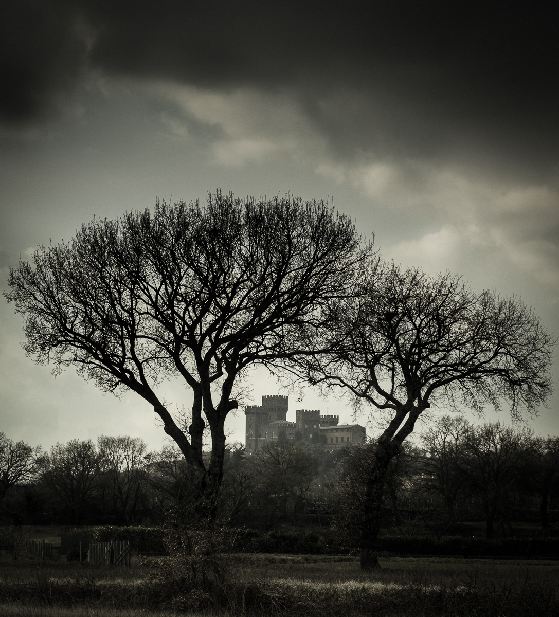 For those who have a taste for the sinister, we can include in our tour of places to photograph in Tuscany, the creepy Castle Cahen in Torre Alfina. Orvieto, Italy