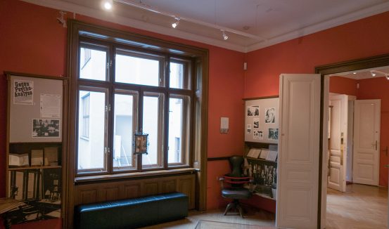 Freud's eerily empty consulting room in Vienna