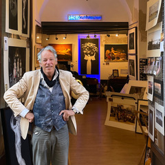 Patrick Nicholas in front of his Gallery in Orvieto